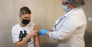 В Беларуси начали вакцинировать детей от 12 лет 