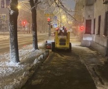 Снег на улицах Краснодара начали убирать с ночи