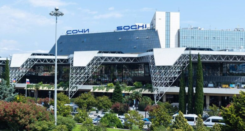 Угроза беспилотных атак парализовала аэропорт Сочи на 7 часов: десятки рейсов задержаны