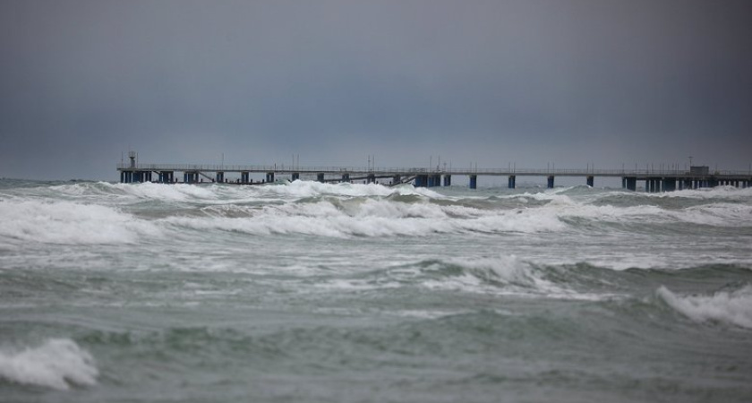 За три часа над Черным морем сбили 25 беспилотников: новая волна атак