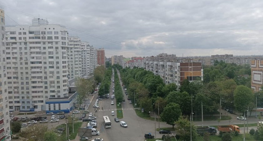 Жители пяти районов Краснодара жалуются на загадочный запах гари, но МЧС не находит источника