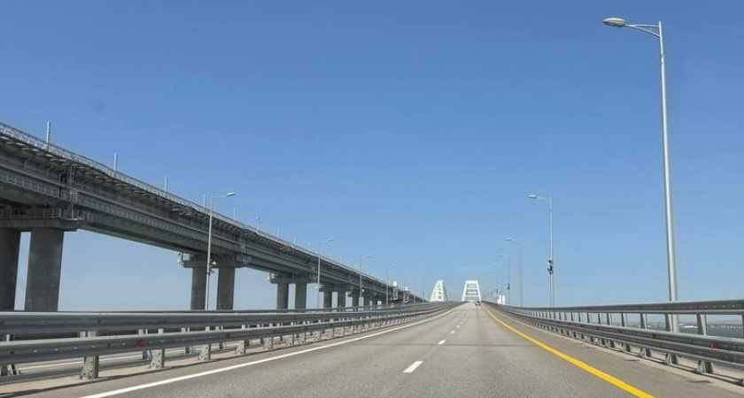 60 автомобилей встали в очередь на ручной досмотр перед Крымским мостом