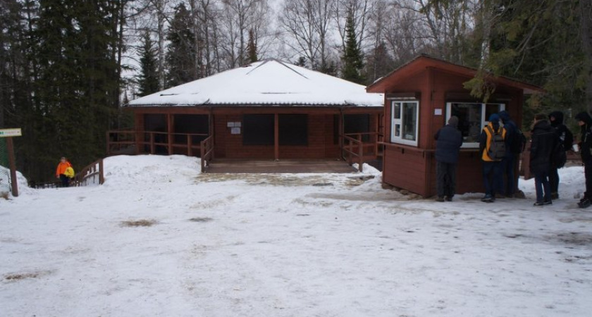 Турцентр "Красноярских Столбов" закрыт до ноября: туристам остались только 2 кабинки для переодевания