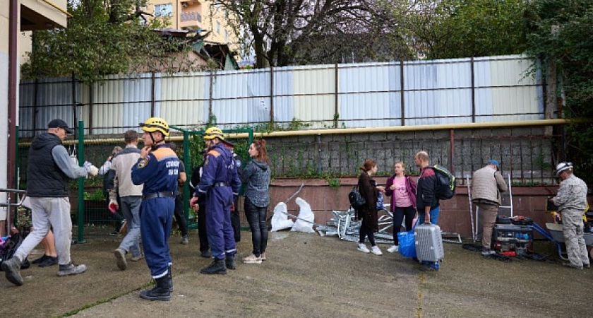 После ночного взрыва газа в Сочи: 28 человек в ПВР, ждут диагностику здания