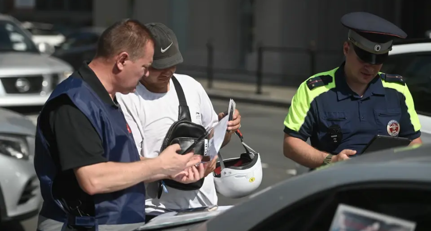 Булыжник в окно автобуса «Спартака»: полиция Краснодара ищет хулигана по камерам