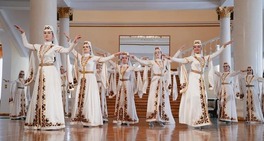 19,5 тысяч студентов и герои СВО: в Зимнем театре Сочи отметили многонациональное единство