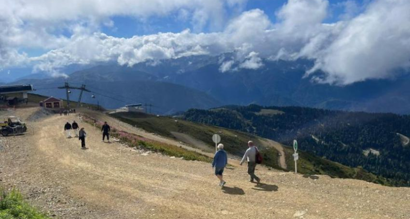 Канатные дороги и парк водопадов Менделиха за 1 рубль: «Роза Хутор» открыла доступ участникам СВО