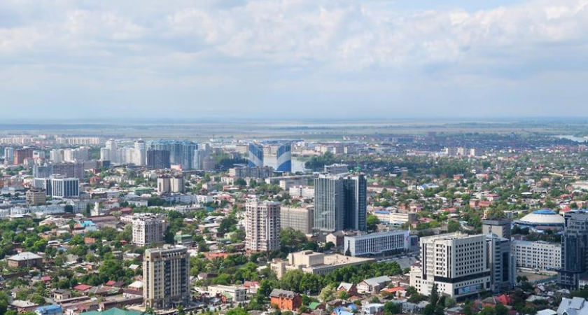 Многодетные семьи Краснодара два года в очереди: мэрия предлагает брать землю в других городах