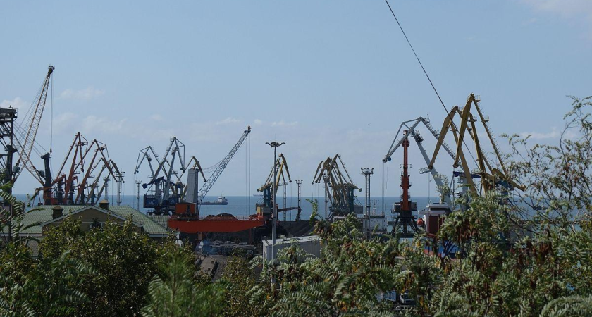 Туапсе: угроза атаки БПЛА и безэкипажных катеров снята — власти предупреждают об опасности обломков