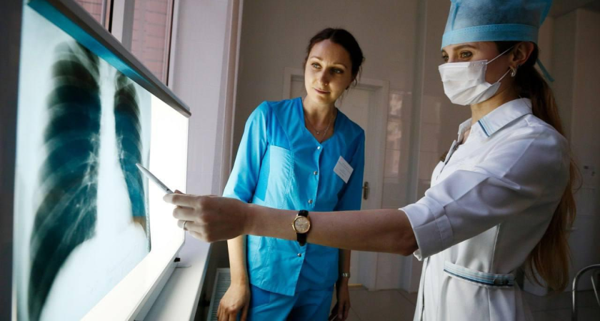 Кубань привлекает медиков в глубинку миллионами: 120 врачей получили по 1,5 млн рублей