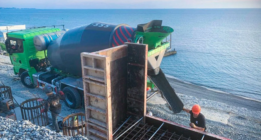 Двухрядная стена на 80 метров: как в Сочи укрощают оползень на трассе Джубга-Сочи