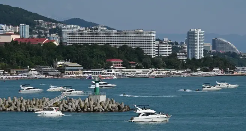 Четыре мощных взрыва в центре Сочи: власти молчат, жители в растерянности