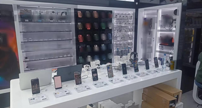 На 6,4 млн рублей «серого импорта»: в Геленджике изъяли 384 гаджета с нарушениями