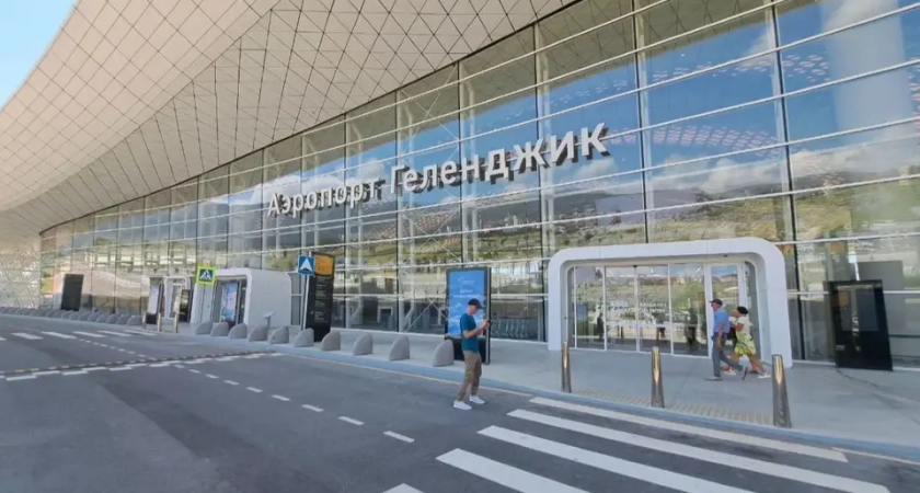 Девять рейсов застряли в Краснодаре после ночных ограничений на полеты