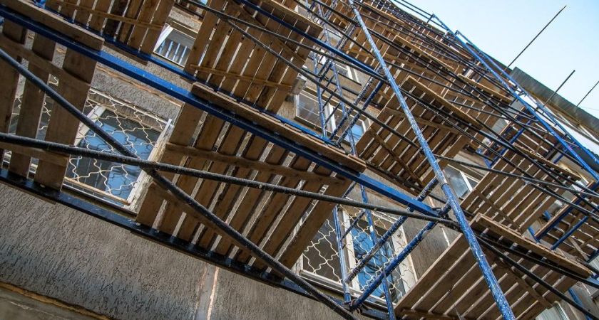 3,7 миллиарда на 488 видов работ: Краснодар отремонтировал 200 домов, но не все платят