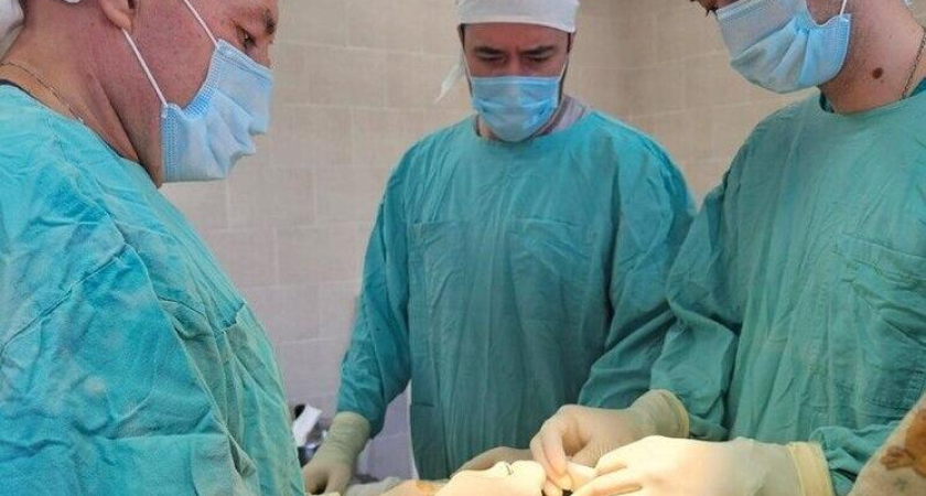 65-летнему пациенту в Лабинске поставили титановый сустав: на следующий день он уже ходил