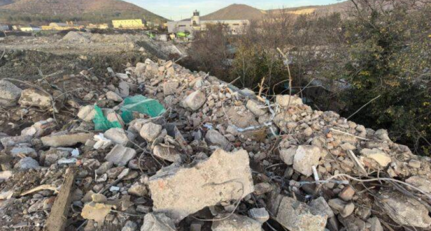 Строительный мусор в Мармазинской щели уничтожил краснокнижные можжевельники