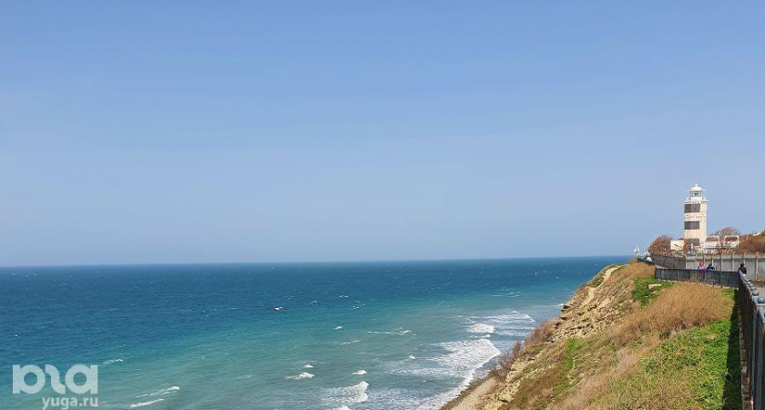 Турпоток в Анапе рухнул на 60%: курорт потерял миллиард, а мазут так и не убрали