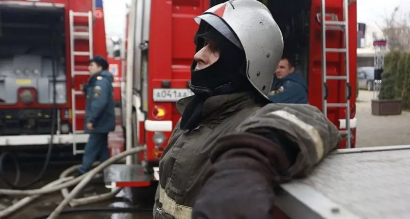 Обломки украинского дрона подожгли пятиэтажку и фуру под Новороссийском