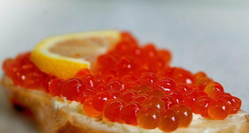 Цифры должны быть выбиты изнутри: Роспотребнадзор раскрыл главный секрет выбора красной икры
