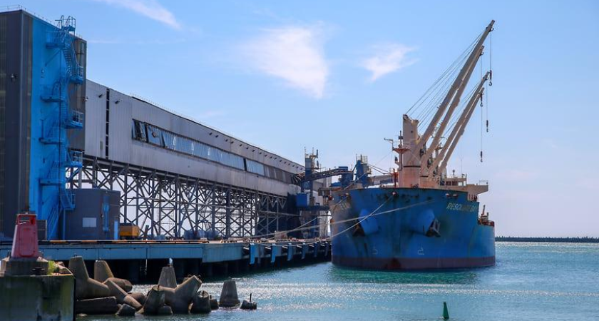 Суд отобрал у частников 100% Туапсинского морского порта в пользу государства