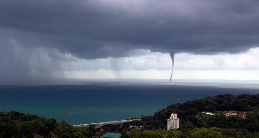 Смерчи угрожают Сочи: город объявил режим повышенной готовности