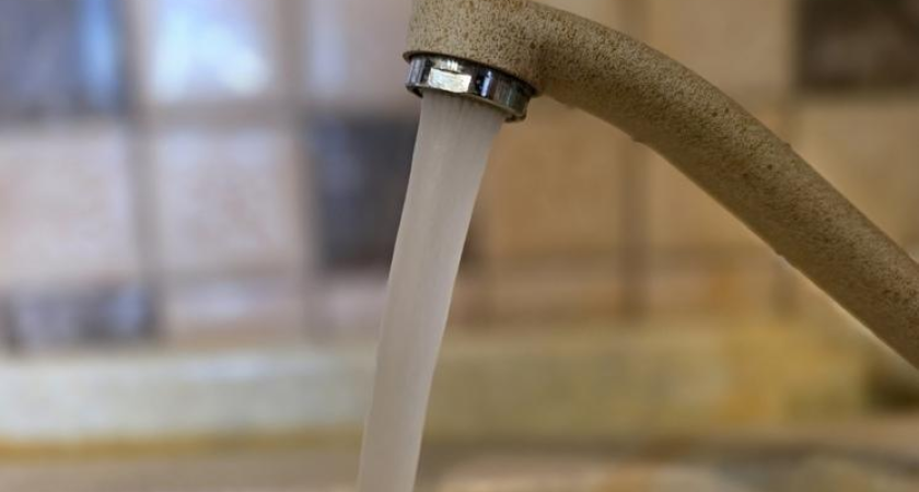 Прорыв тепломагистрали оставил без тепла десяток домов на улице Лавочкина в Краснодаре