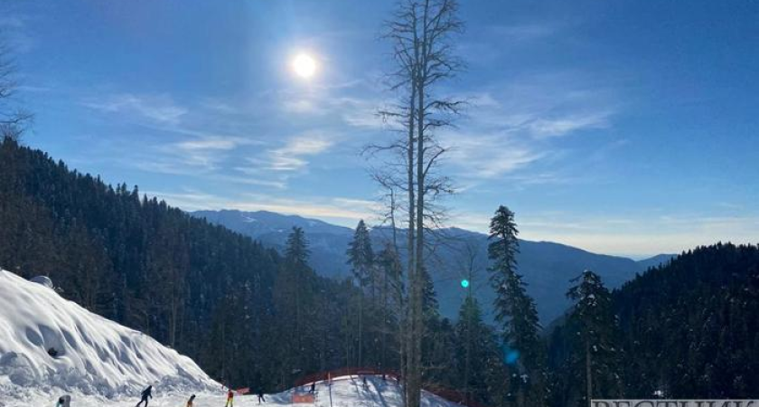 «Красная Поляна» открыла сезон: 4 трассы и 20 см свежего снега