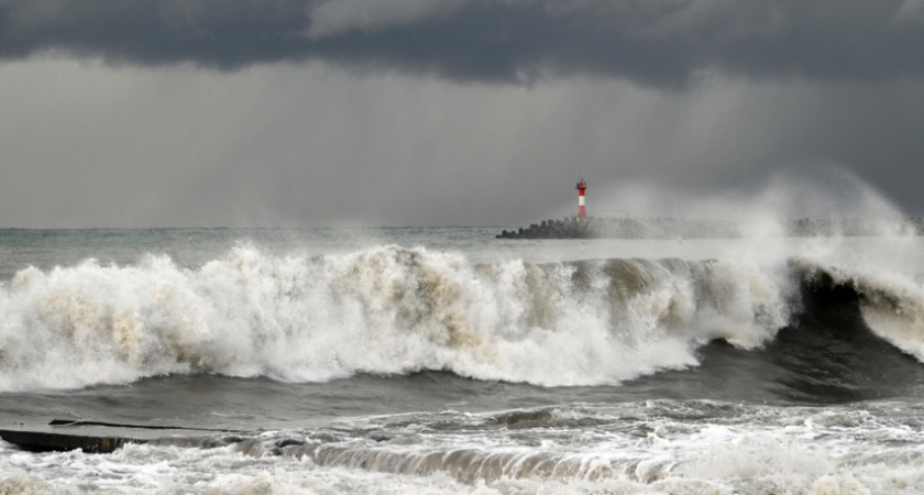 Лавины, ураган 35 м/с и гололёд: Краснодарский край в опасности до 30 декабря