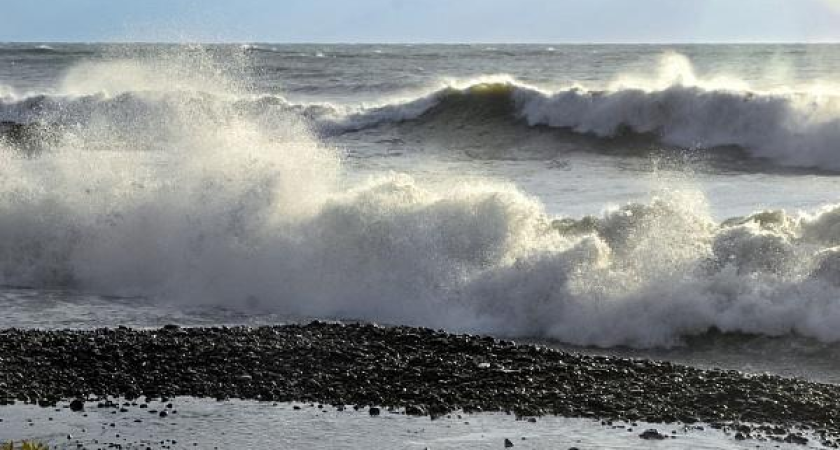 В новогоднюю ночь Сочи накроют волны до 4,5 метров и смерчи