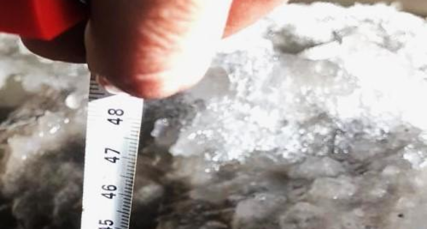 100 железнодорожников борются со снегом на Кавказской магистрали