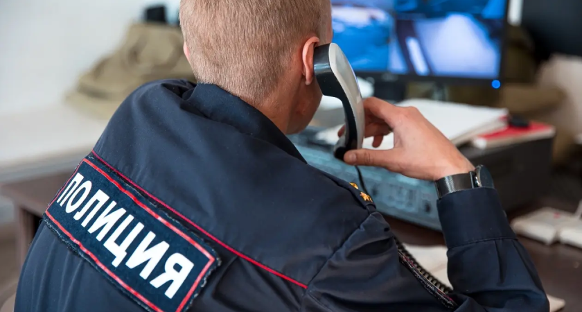 53-летний житель Ейска залил неизвестной жидкостью три фото на доске почета