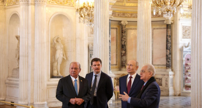 160 квадратных метров огня: в Краснодаре пожарные борются с масштабным возгоранием на Адыгейской Набережной