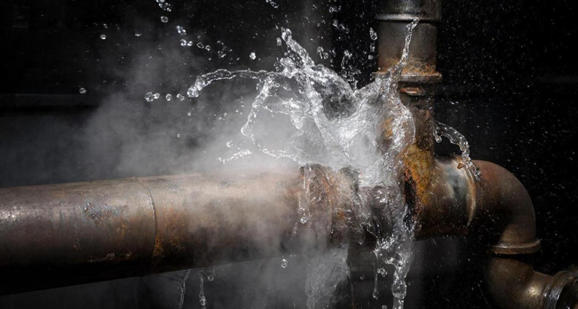 Центр Краснодара замерзает: прорыв на Красной оставил без тепла 5 жилых домов и 20 административных зданий