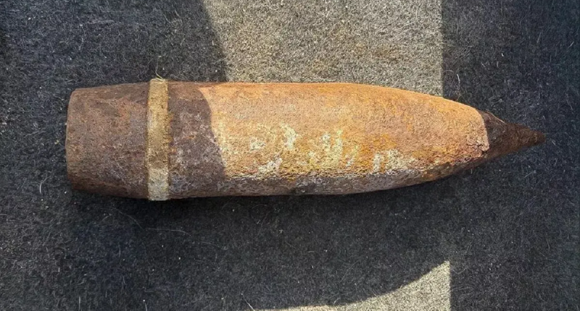 152-мм смертоносный сюрприз ВОВ: рабочие на поле под Анапой нашли снаряд у дороги