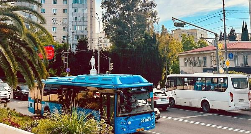 Тайные контролеры вернутся в автобусы Сочи: власти возобновляют скрытое патрулирование транспорта после перевозки 82 млн пассажиров