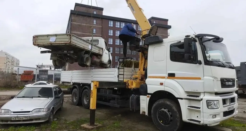 530 автомобилей-призраков: как Краснодар очищается от брошенного транспорта, и где нашли больше всего