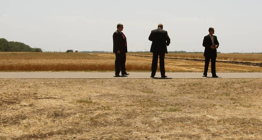 Земли Ткачева: экс-министр не смог отменить собственное решение 20-летней давности о 360 га особо ценных угодий