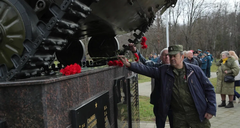 Герои трёх поколений: участники Афганистана, локальных войн и СВО встретились в Чистяковской Роще