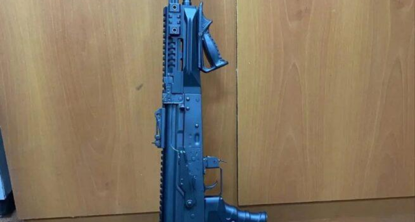 «Автоматчик» из ЖК «Парковый»: полиция задержала мужчину, угрожавшего страйкбольным оружием во время жаркого спора