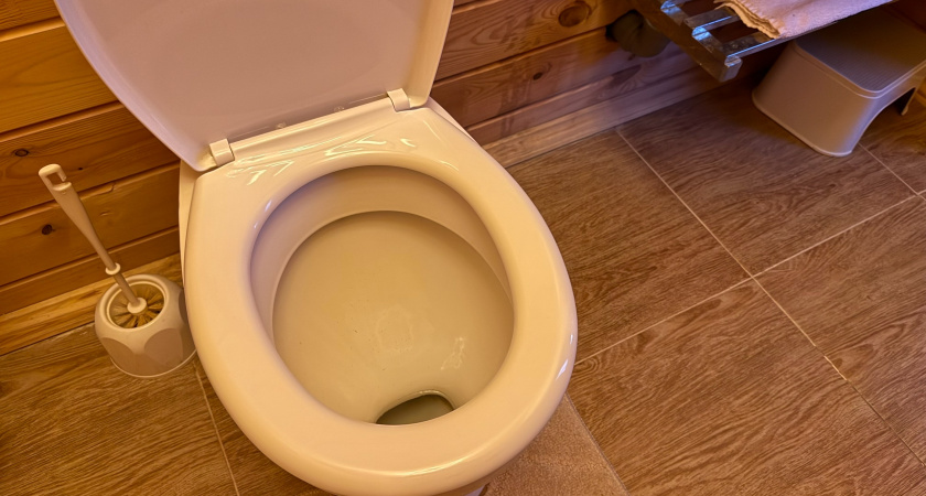 «На горшок нужно идти строго до завтрака»: врач рассказал ещё 7 неочевидных правил долголетия