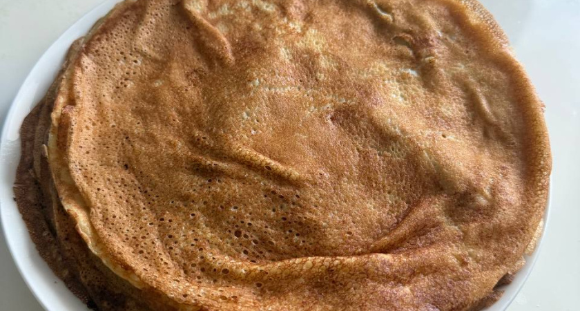 Не больше двух и только утром: врач назвала опасность блинов для некоторых любителей