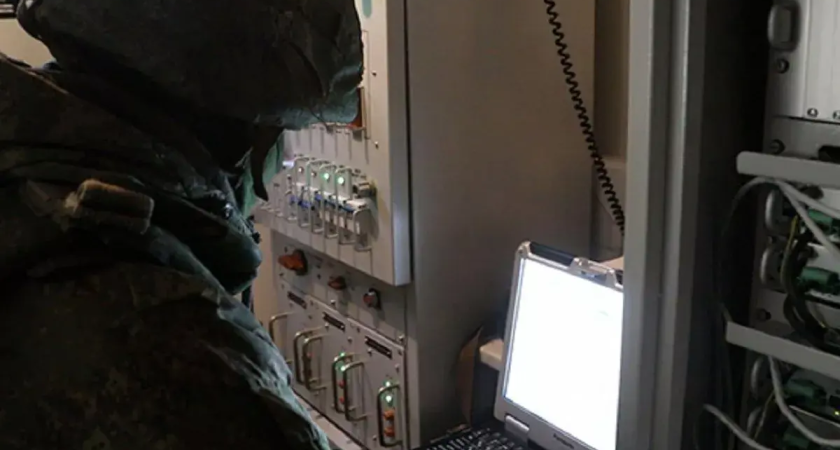 Массированная атака 77 дронов: в Краснодаре обломки сбитых БПЛА подожгли газопровод и разбили восемь машин