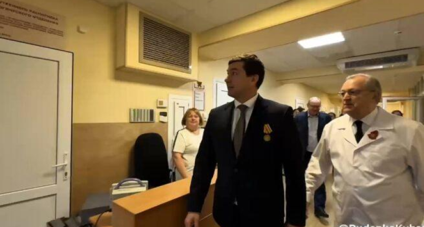 «Главное — вернуться в строй»: Александр Руденко навестил бойцов СВО и раскрыл детали новой системы помощи