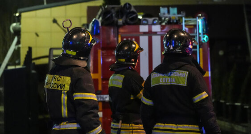 Обломки дрона ВСУ пробили квартиру и подожгли дом в Новороссийске