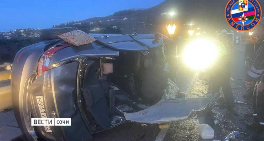 Пятеро пострадали в массовом ДТП на обледенелом мосту в Сочи