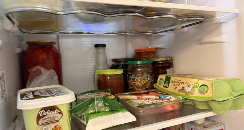 Молоко киснет за день, в морозилке ледяная шапка, а компрессор щёлкает без остановки: виновата одна маленькая крутилка внутри холодильника