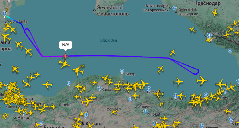 Загадочная «Артемида» со скрытыми номерами шпионит у берегов Кубани