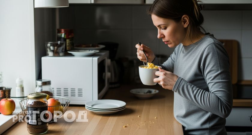 Сковорода не нужна: беру кружку, 2 яйца и за минуту в микроволновке готов идеальный завтрак