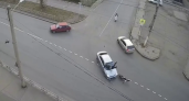 15-летний школьник на скутере врезался в лобовое стекло "Тойоты", торопясь на урок
